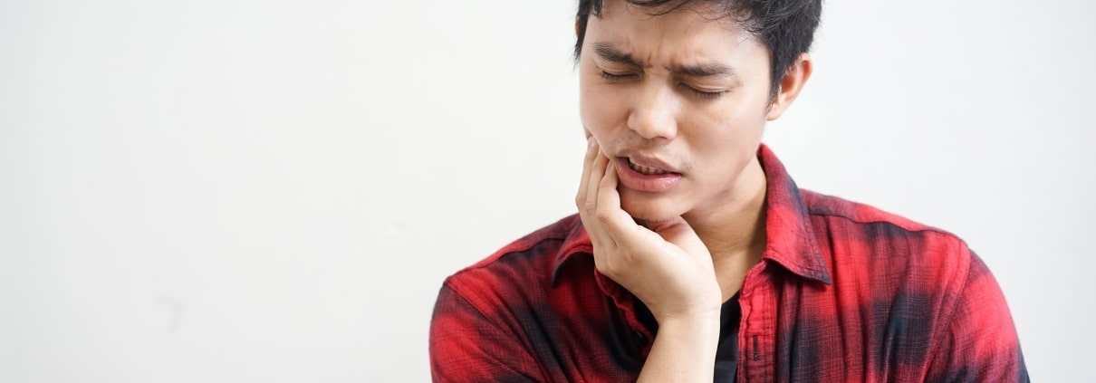 Man in tooth pain